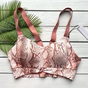 NWT Victorias Secret Live On Point Live Cloud Sports Bra Snakeskin Print size M